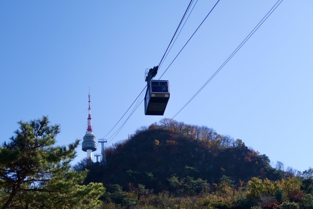 ソウルタワーへ南山ケーブルカーを使って行く